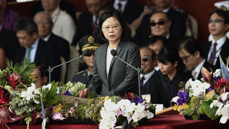 La presidenta de Taiwán, Tsai Ing-wen, ofrece un discurso por motivo del aniversario del Día Nacional de la isla, 10 de octubre de 2017.