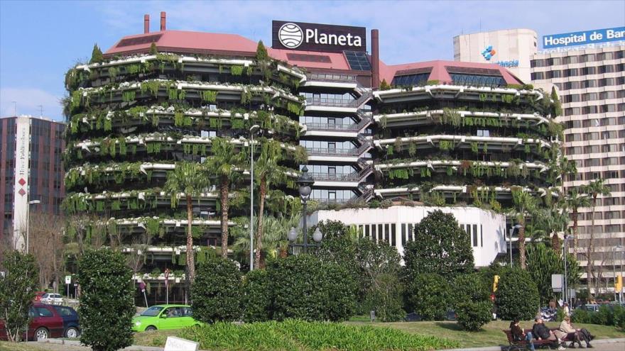 Edificio de Planeta, el principal grupo editorial español, en Barcelona, capital de Cataluña.