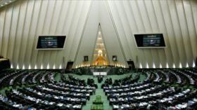 Parlamento iraní: EEUU debe pagar un precio si sale del pacto nuclear