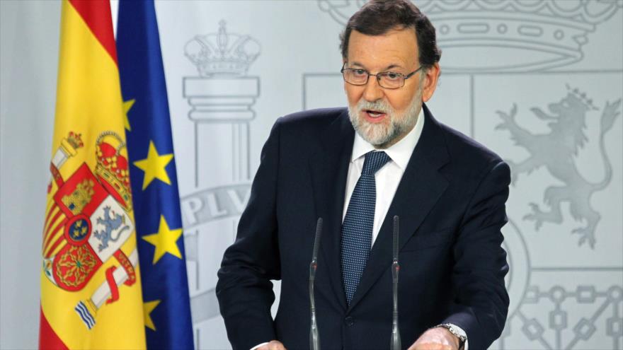 Rajoy pide a Puigdemont aclarar si declaró la independencia o no