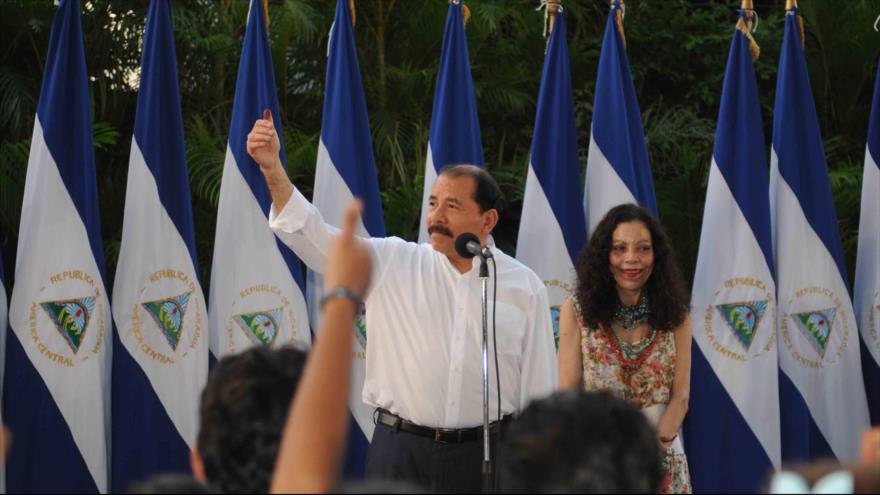 El presidente de Nicaragua, Daniel Ortega, y la primera dama Rosario Murillo encabezan un acto oficial en Managua.