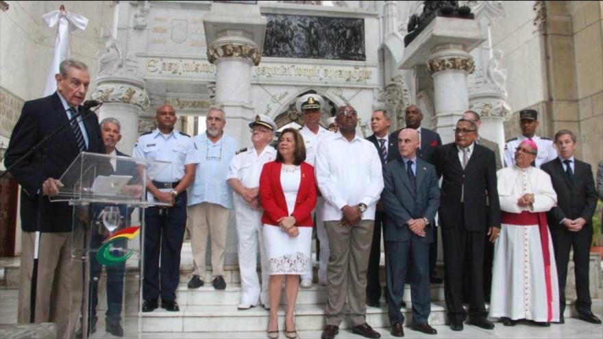 Los dominicanos celebran el descubrimiento de América por Cristóbal Colón.