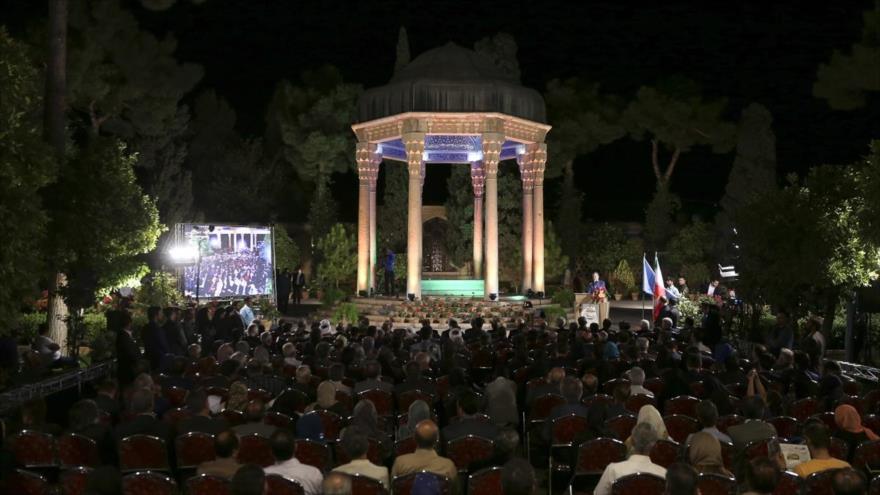 Iraníes conmemoran el Día Nacional de Hafez en Shiraz, suroeste de Irán, 11 de octubre de 2017.