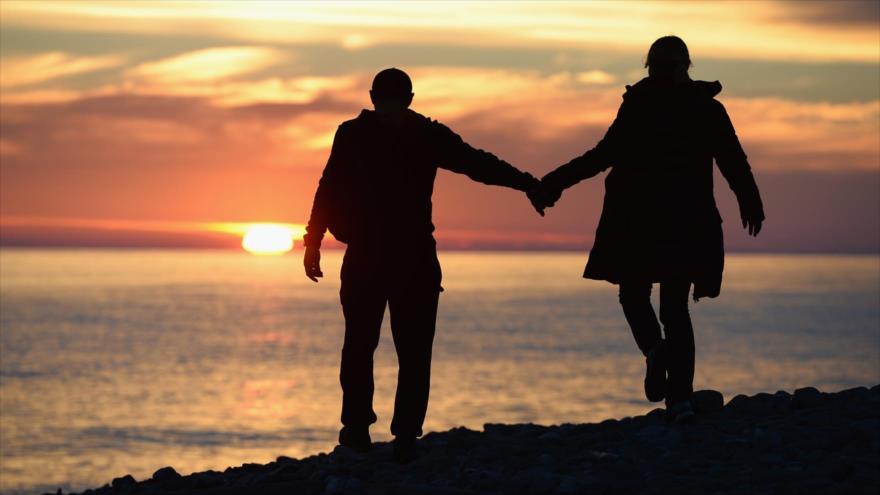 Si tu relación de pareja va a más, eso tiene efectos positivos en tu salud cardiovascular.