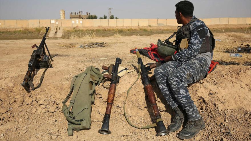 Un soldado del Ejército iraquí vigila una zona cerca de Kirkuk, 15 de octubre de 2017.