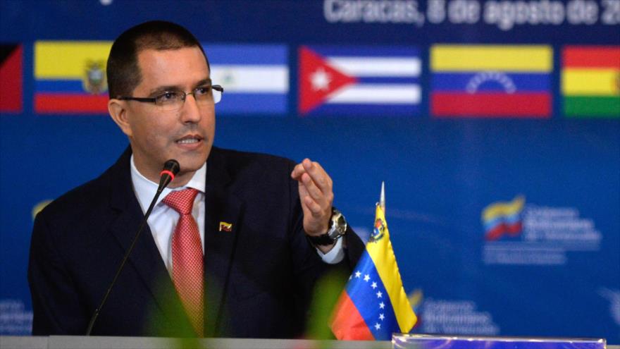 El canciller venezolano, Jorge Arreaza, pronuncia un discurso durante la reunión de la ALBA en Caracas, 8 de agosto de 2017.