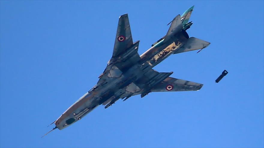 Avión ruso Sujoi SU-22 lanza bombas contra posiciones de grupos terroristas en Siria, 30 de junio de 2017.