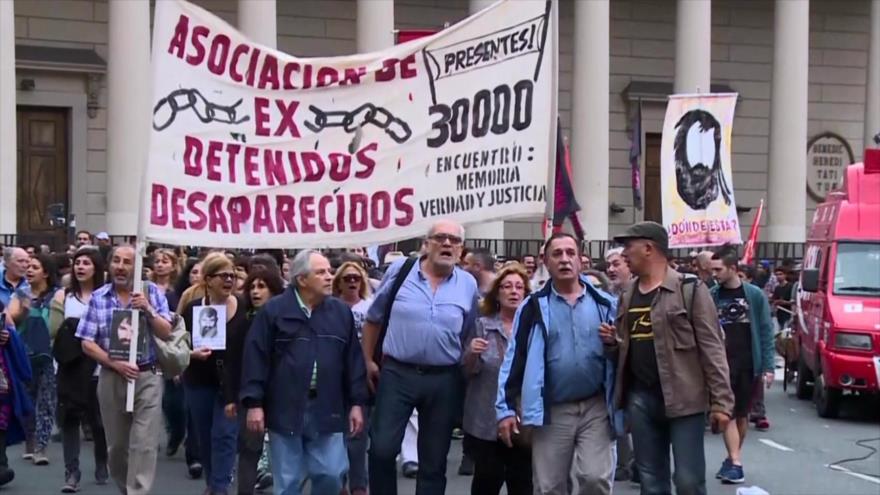 Miles de personas marchan por Maldonado en Argentina 