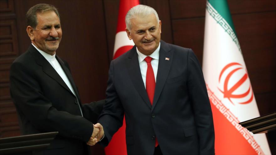 Irán y Turquía abogan por reforzar la zona ante complots foráneos