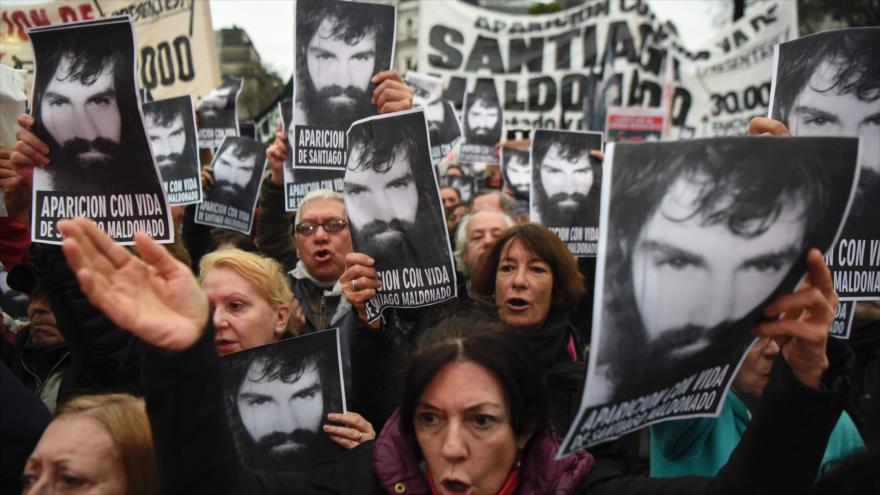 Argentinos se movilizaron hasta la Plaza de Mayo, en Buenos Aires, para pedir la aparición de Santiago Maldonado, 11 de agosto de 2017.