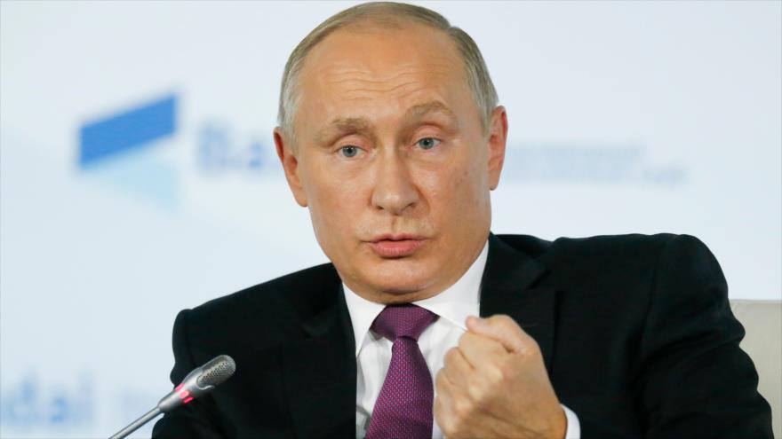 El presidente ruso, Vladimir Putin da un discurso en el marco de la 14ª reunión anual del Club Internacional de Debates Valdái, 19 de octubre de 2017.