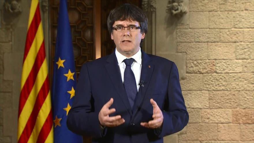 El presidente catalán, Carles Puigdemont, ofrece unas declaraciones desde el Palau de la Generalitat, 21 de octubre de 2017.