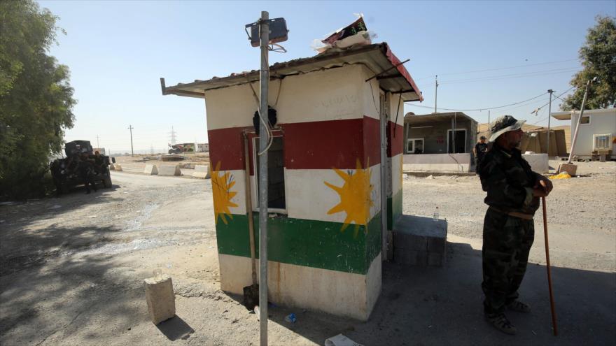 Integrantes de las Al-Hashad Al-Shabi montan guardia en las afueras de la ciudad de Kirkuk, 17 de octubre de 2017.