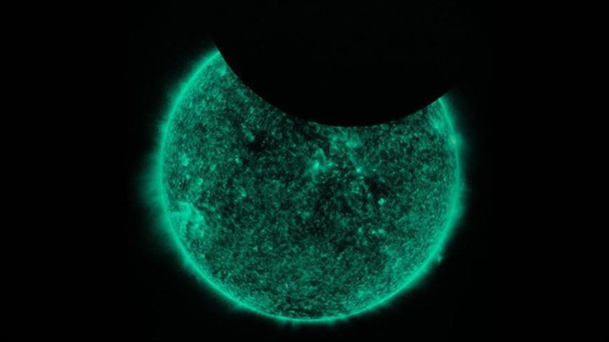 Eclipse inesperado: la Luna se cuela con el Sol en fotos de NASA | HISPANTV