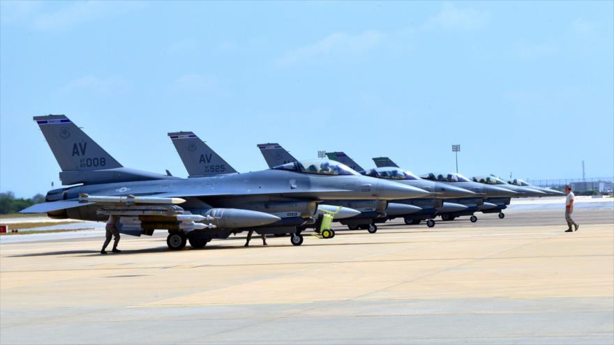 La Fuerza Aérea de Estados Unidos desplegó seis aviones de combate F-16 en la base aérea de Incirlik, en Turquía, 9 de agosto de 2015.