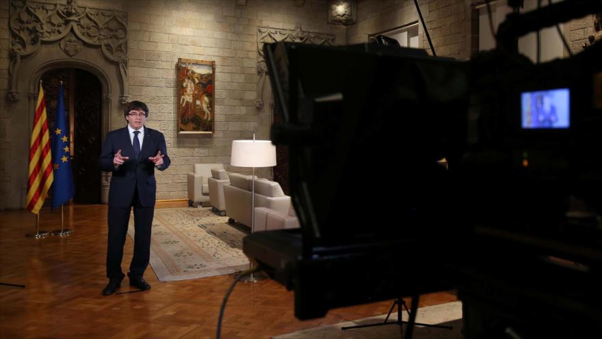 Senado español invita a Puigdemont a comparecer en debate del 155