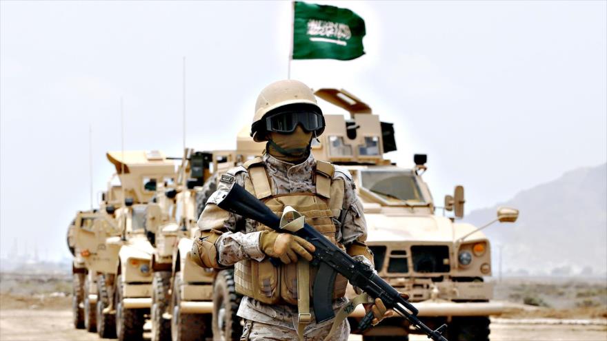 Fuerzas saudíes desplegadas en la base militar de la llamada coalición encabezada por Riad en la ciudad yemení de Adén, 28 de septiembre de 2015.
