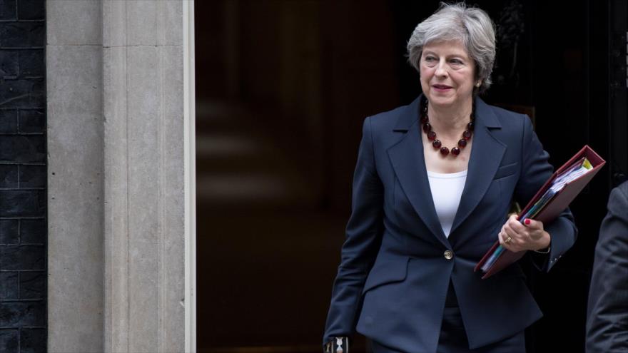 La premier británica, Theresa May, rumbo a la Cámara de los Comunes, 25 de octubre de 2017.