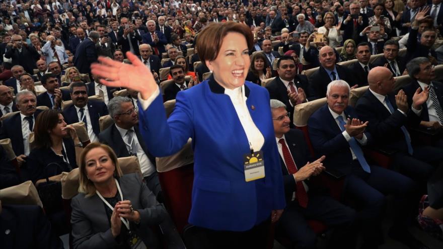 Meral Aksener, exministra turca del Interior, lanza su formación política, bautizada Iyi Parti, (Buen Partido), Ankara, 21 de octubre de 2017.