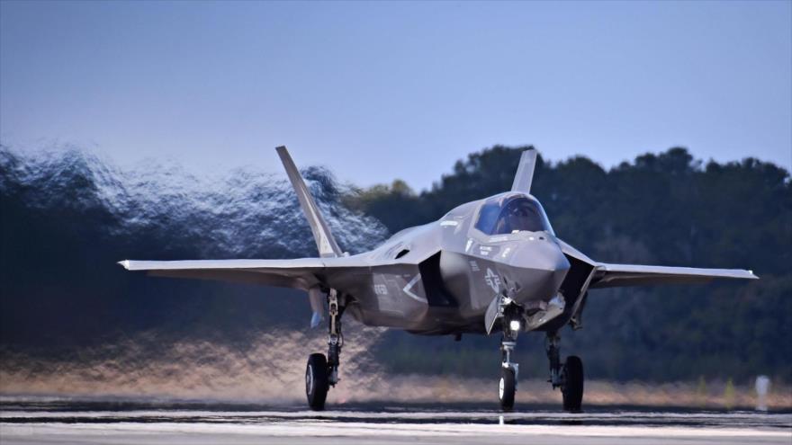 Un cazabombardero estadounidense Lockheed Martin F-35 Lightning II.