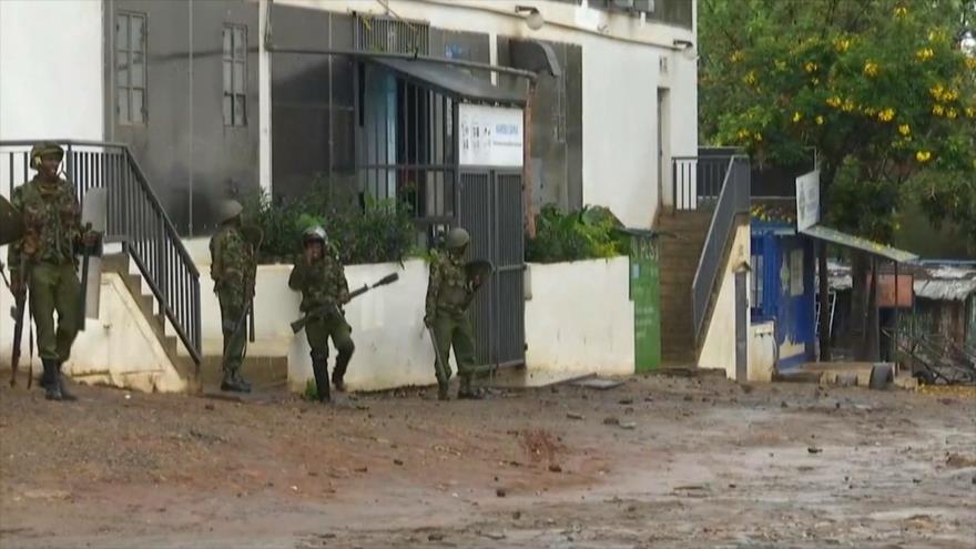 Policía de Kenia dispersa a los que intentan cancelar los comicios