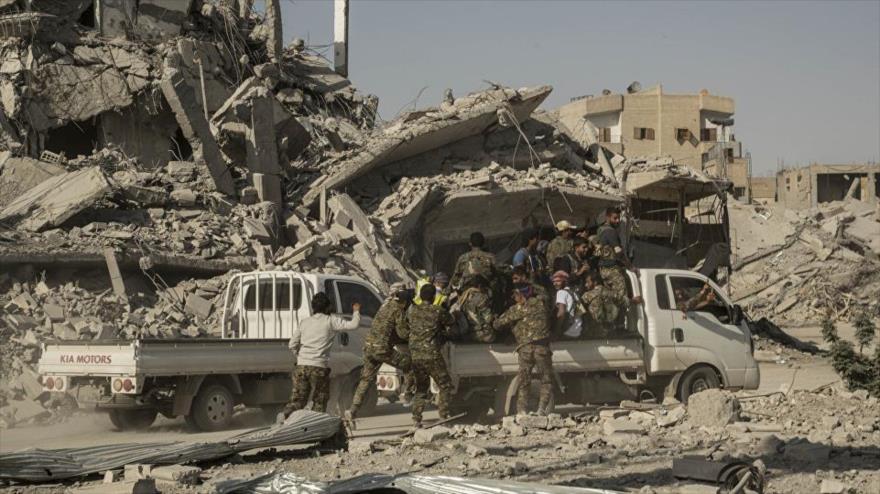 Las llamadas Fuerzas Democráticas de Siria (FDS), apoyadas por Washington, en Al-Raqa, norte de Siria, 20 de octubre de 2017.