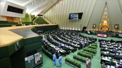 Parlamento iraní aprueba los últimos dos ministros del Gobierno