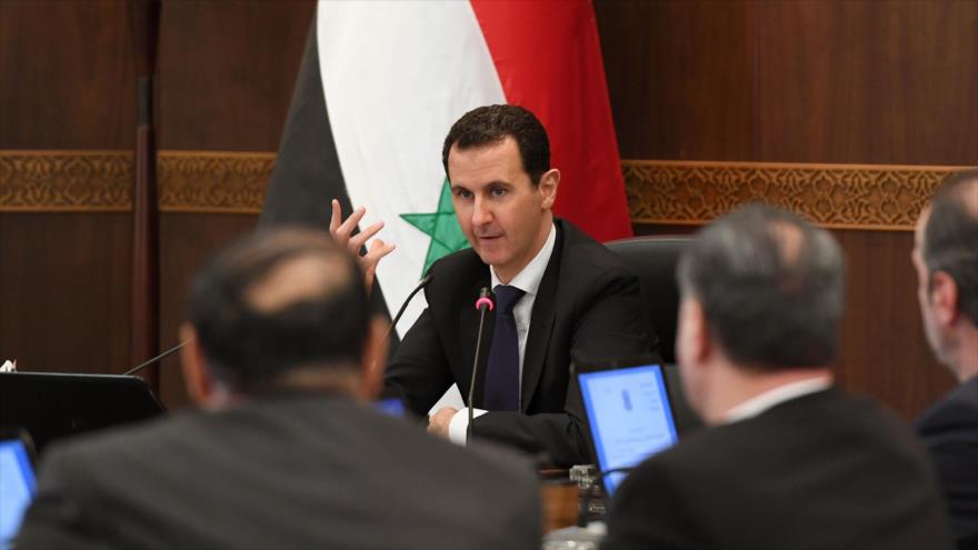 El presidente sirio, Bashar al-Asad, habla durante una reunión de su gabinete en Damasco (capital), 20 de junio de 2017.