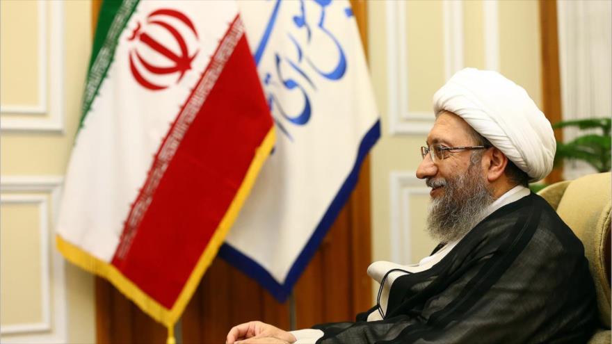 El presidente del Poder Judicial de Irán, el ayatolá Sadeq Amoli Lariyani, en un acto político en Teherán, capital persa, 30 de octubre de 2017.