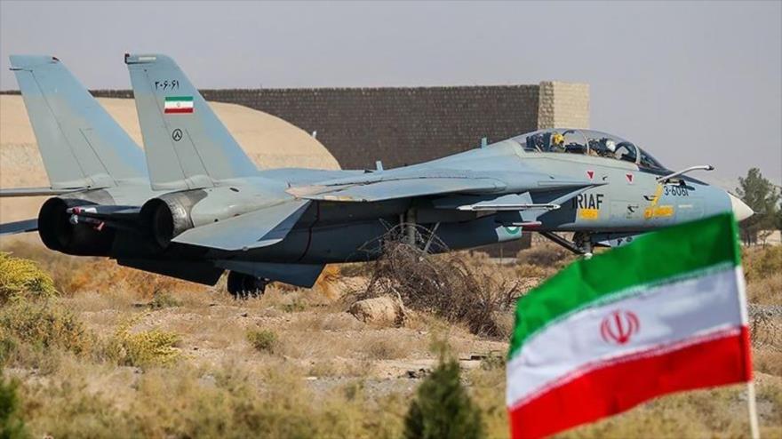 Un avión de combate iraní durante los preparativos de los ejercicios bautizados Fadaian Harim Velayat 7, 30 de octubre de 2017.