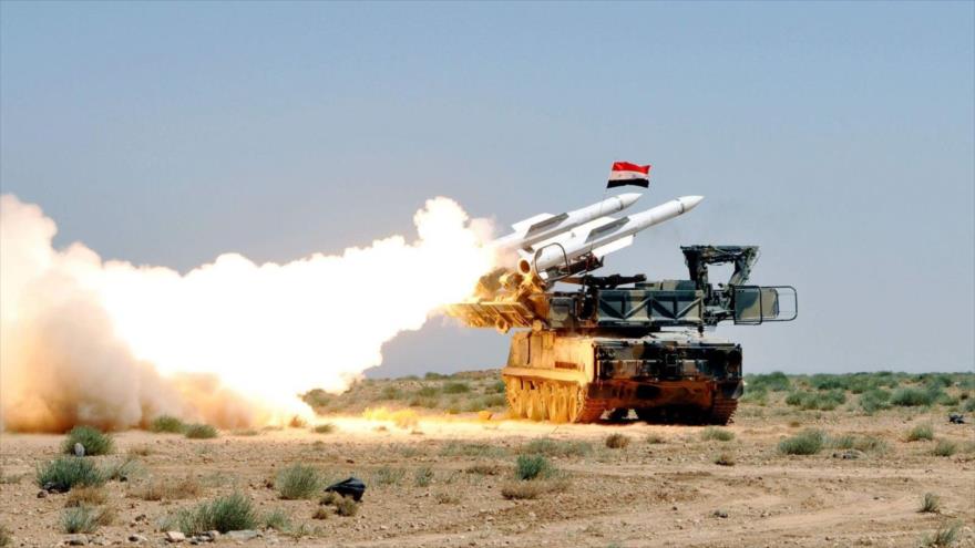 Un lanzacohetes múltiple del Ejército de Siria opera en el oeste del país.