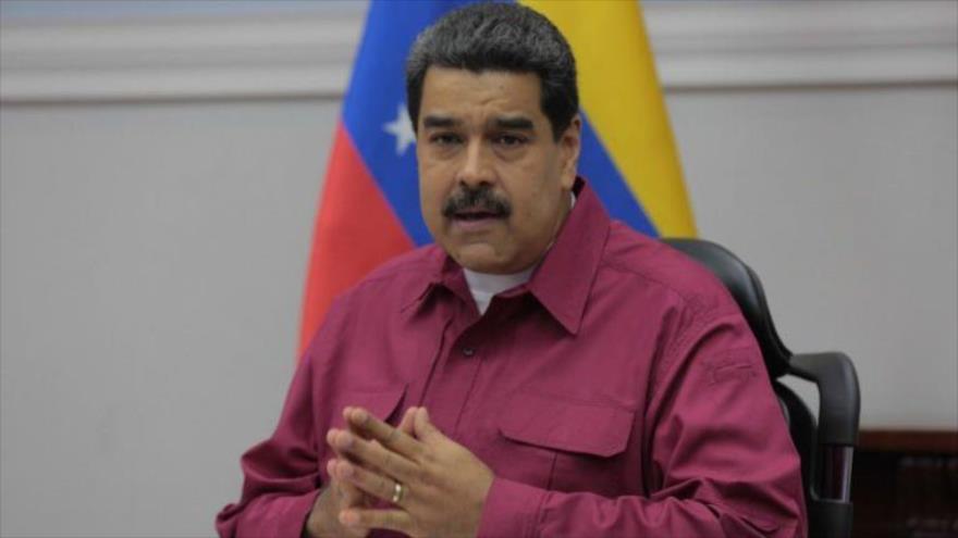 El presidente venezolano, Nicolás Maduro, habla en una sesión del Consejo de Ministros en el Palacio de Miraflores, 1 de noviembre de 2017.