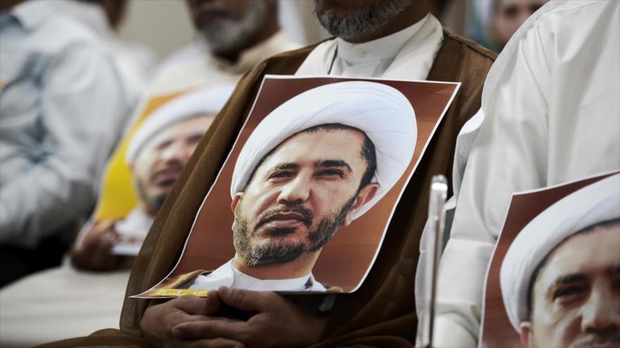 Manifestantes en contra de la condena de cárcel para el líder opositor bahreiní, el sheij Ali Salman, 29 de mayo de 2016.