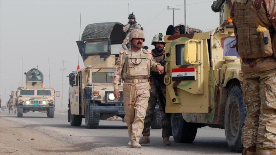 Las fuerzas del Ejército de Irak se movilizan en la frontera con Siria en el marco de sus operaciones antiterroristas.