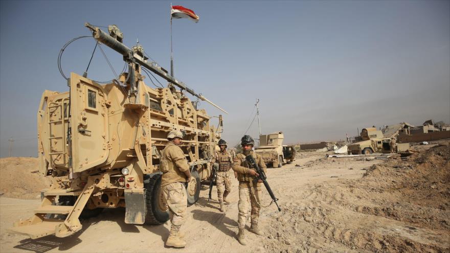 Fuerzas iraquíes se despliegan ceca de la frontera siria después de recapturar la ciudad de Al-Qaem, al oeste de Al-Anbar, 4 de noviembre de 2017.