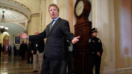 Alto senador de EEUU resulta herido por un ataque en su casa