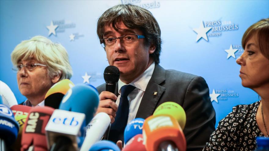 Puigdemont y 4 miembros de su gobierno se entregan en Bélgica