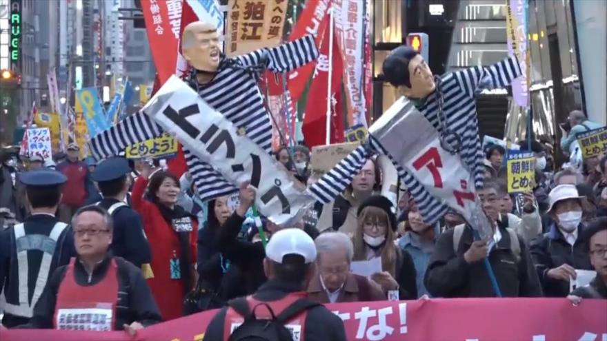 Japoneses protestan mientras Trump y Abe juegan al golfo | HISPANTV