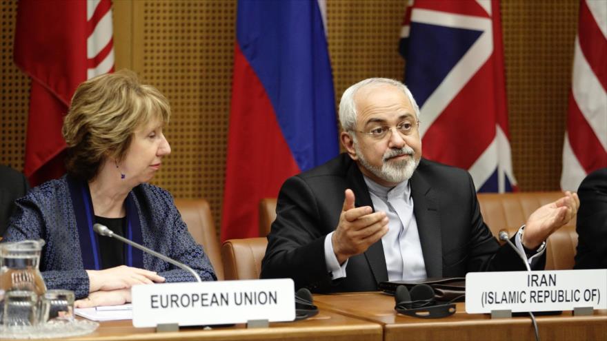La entonces jefa de la Diplomacia de la Unión Europea (UE), Catherine Ashton, y el canciller iraní, Mohamad Yavad Zarif, Viena, 7 de junio de 2014.