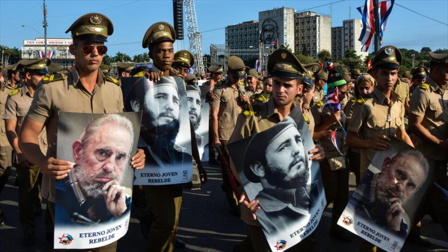 Soldados cubanos participan en el desfile del Primero de Mayo en la Plaza de la Revolución en la capitalina ciudad de La Habana.