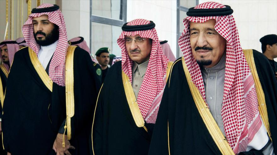  El rey saudí, Salman bin Abdulaziz Al Saud, el antiguo príncipe heredero Mohamad bin Nayef, y el príncipe heredero, Mohamad bin Salman.