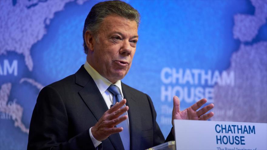 El presidente de Colombia, Juan Manuel Santos, pronuncia un discurso tras ser premiado con el Chatham House en Londres, 9 de noviembre de 2017.