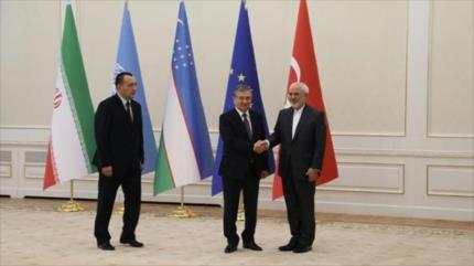 Zarif aborda con autoridades uzbekas temas de interés común