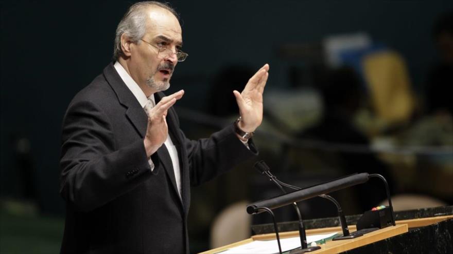 El representante de Siria ante las Naciones Unidas, Bashar al-Yafari, habla durante una sesión de la Asamblea Nacional de la ONU.
