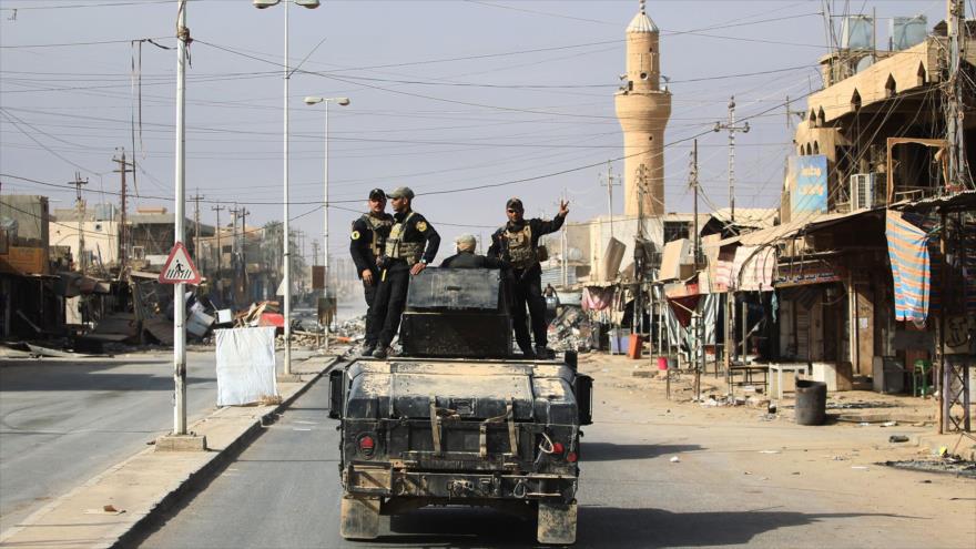 Fuerzas iraquíes en el centro de la ciudad de Al-Qaim, en la provincia de Al-Anbar, después de recuperarla de Daesh, 4 de noviembre de 2017.