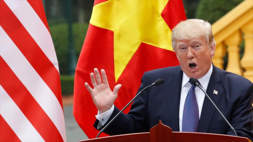 El presidente de EE.UU., Donald Trump, habla durante una conferencia de prensa Hanói, capital vietnamita, 12 de noviembre de 2017.