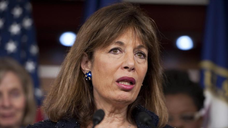 La congresista demócrata Jackie Speier ofrece un discurso en el Congreso de EE.UU.