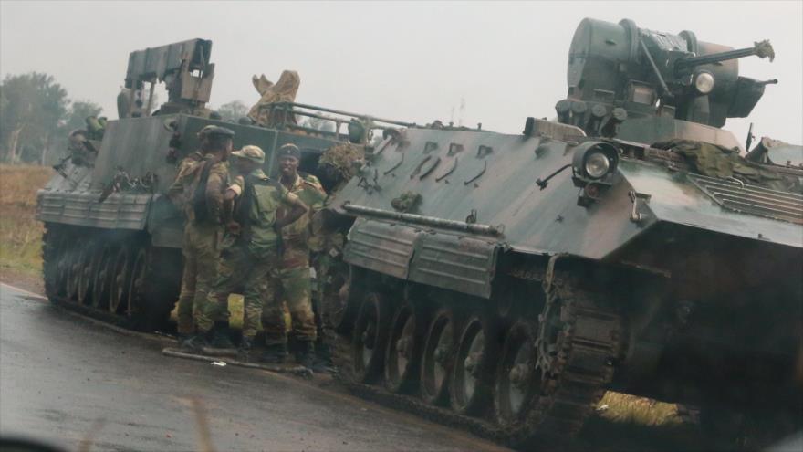 Posible golpe de Estado en Zimbabue; el Ejército lo niega