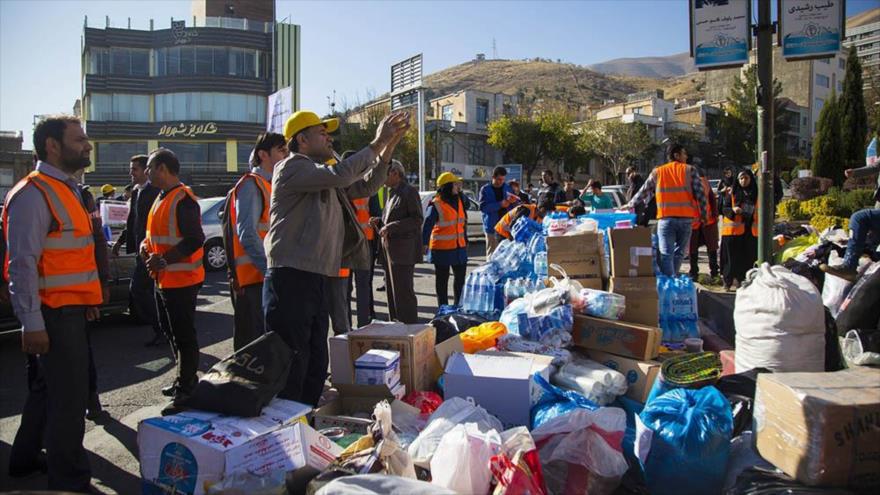 Iraníes se desbordan en ayuda a damnificados de sismo