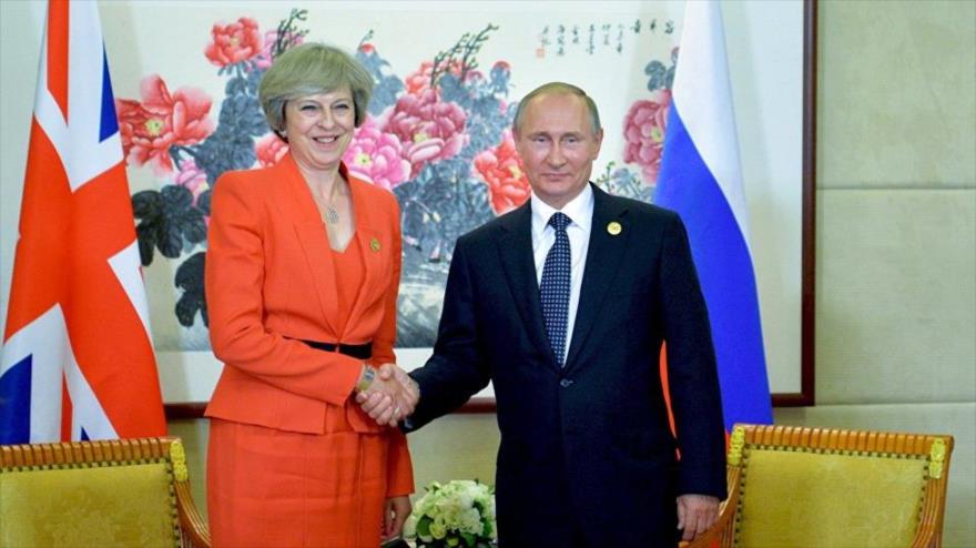 El presidente de Rusia, Vladimir Putin, (drcha.) y la primera ministra británica, Theresa May, en una reunión en la ciudad china de Hangzhou.